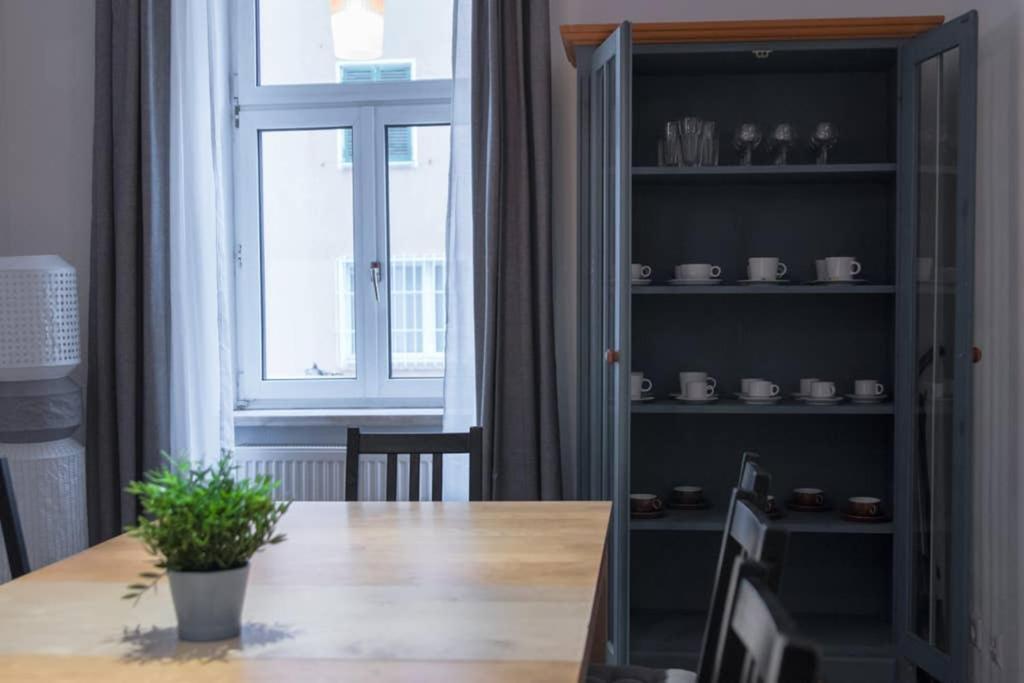 Cosy And Spacious Apartment In The Heart Of Innsbruck Bagian luar foto